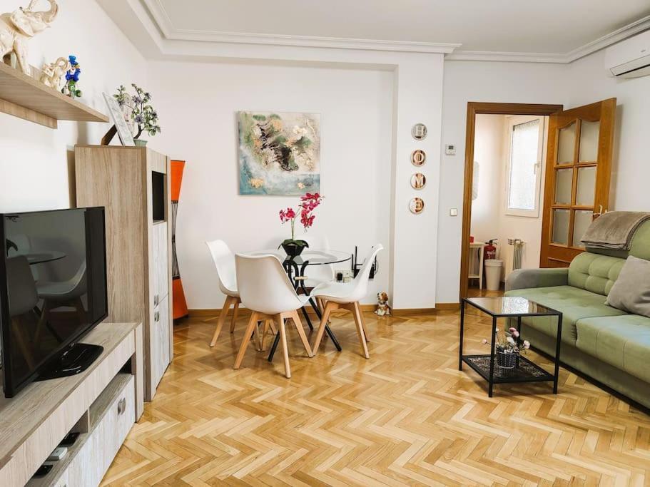 Apartamentos Turisticos Seviro มาดริด ภายนอก รูปภาพ